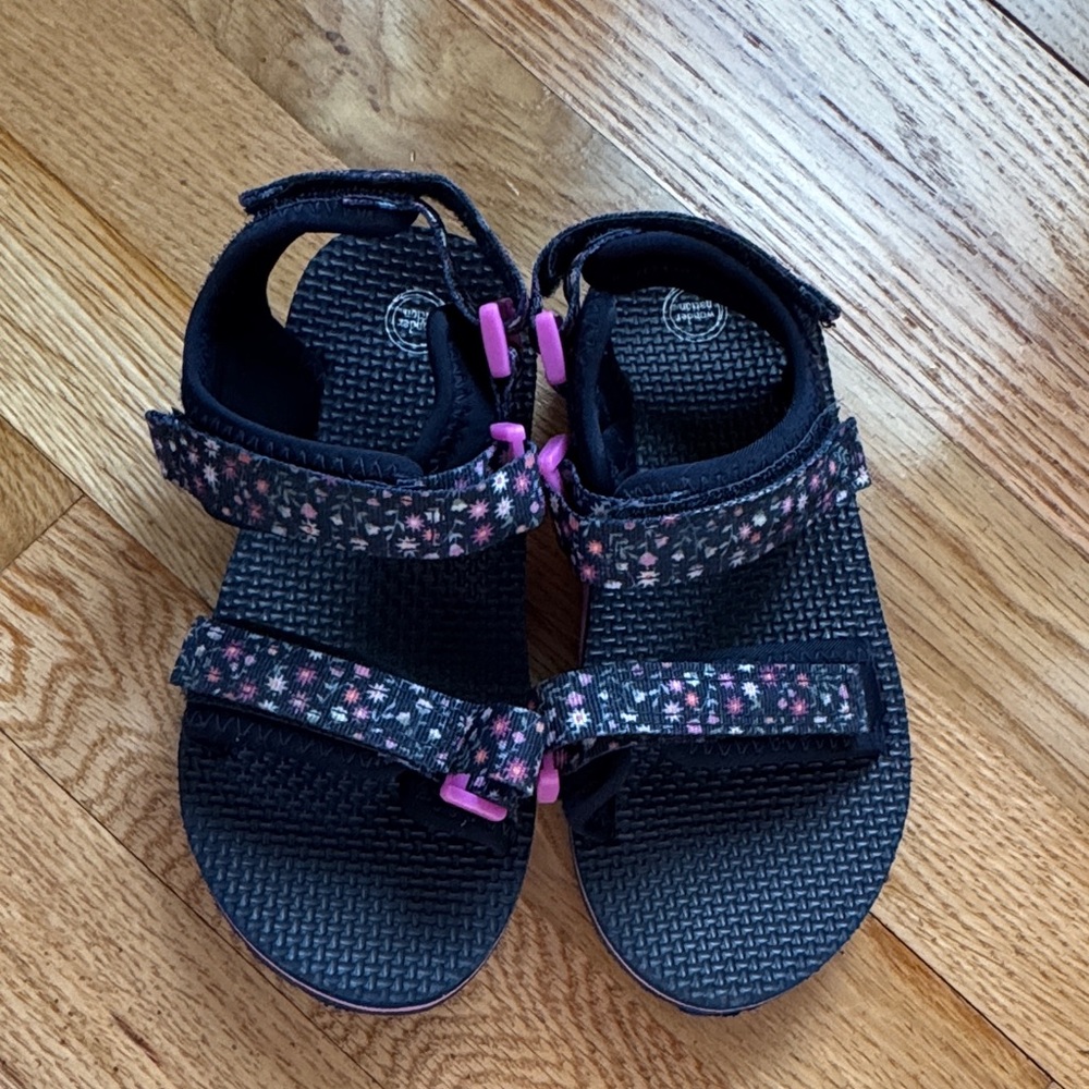 Wonder Nation Floral Kids Sandals - Black and Pink